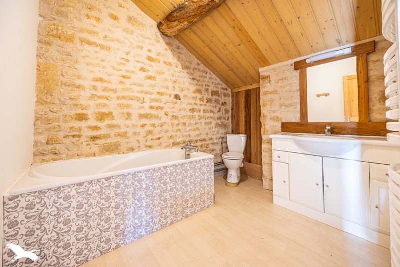 Vente Maison XANTON CHASSENON - 10 pièces -266 m² - (85240)