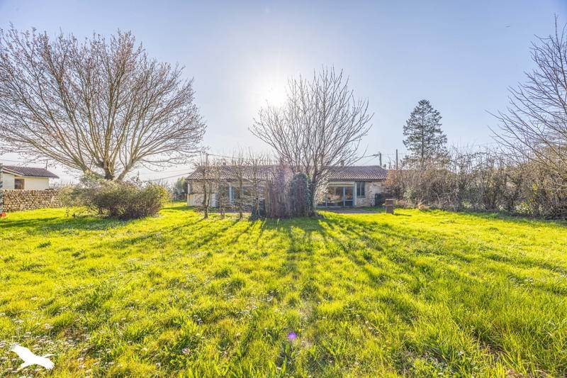 Vente Maison XANTON CHASSENON - 10 pièces -266 m² - (85240)