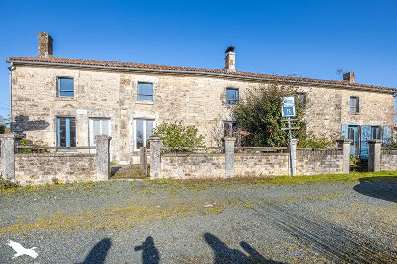 Vente Maison XANTON CHASSENON - 10 pièces -266 m² - (85240)