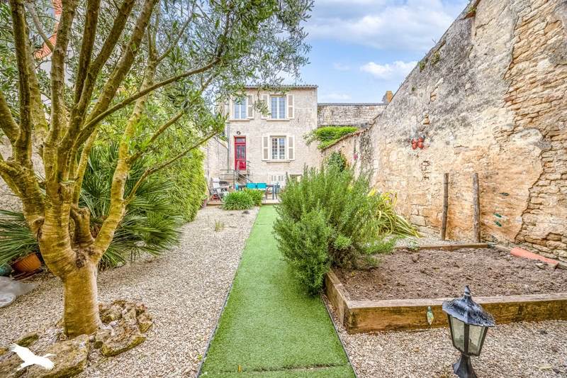 Vente Maison FONTENAY LE COMTE - 4 pièces -132 m² - (85200)