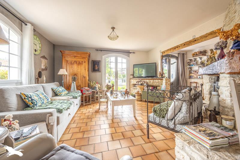 Vente Maison DOIX LES FONTAINES - 8 pièces -164 m² - (85200)