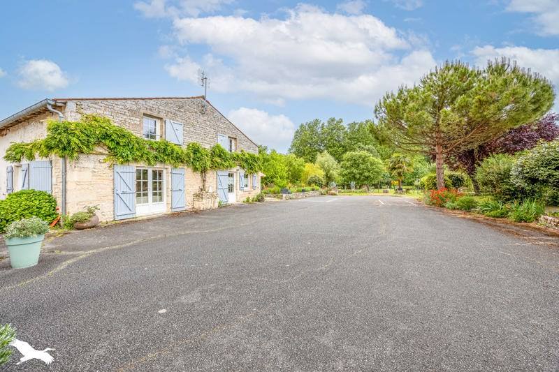 Vente Maison DOIX LES FONTAINES - 8 pièces -164 m² - (85200)