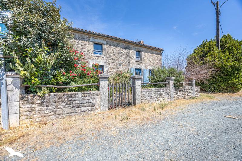 Vente Maison XANTON CHASSENON - 5 pièces -135 m² - (85240)
