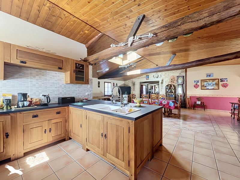 Vente Maison ST VALERIEN - 6 pièces -347 m² - (85570)