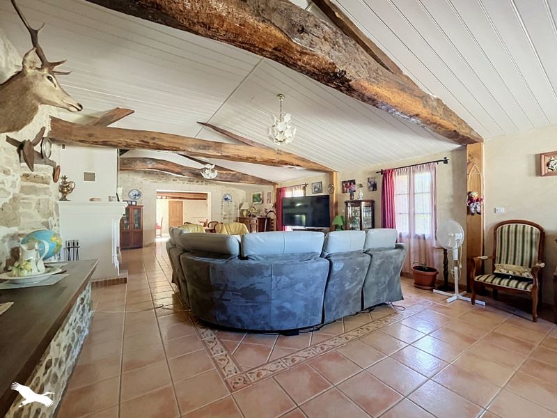 Vente Maison ST VALERIEN - 6 pièces -347 m² - (85570)