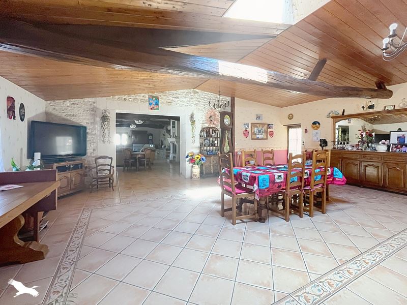 Vente Maison ST VALERIEN - 6 pièces -347 m² - (85570)