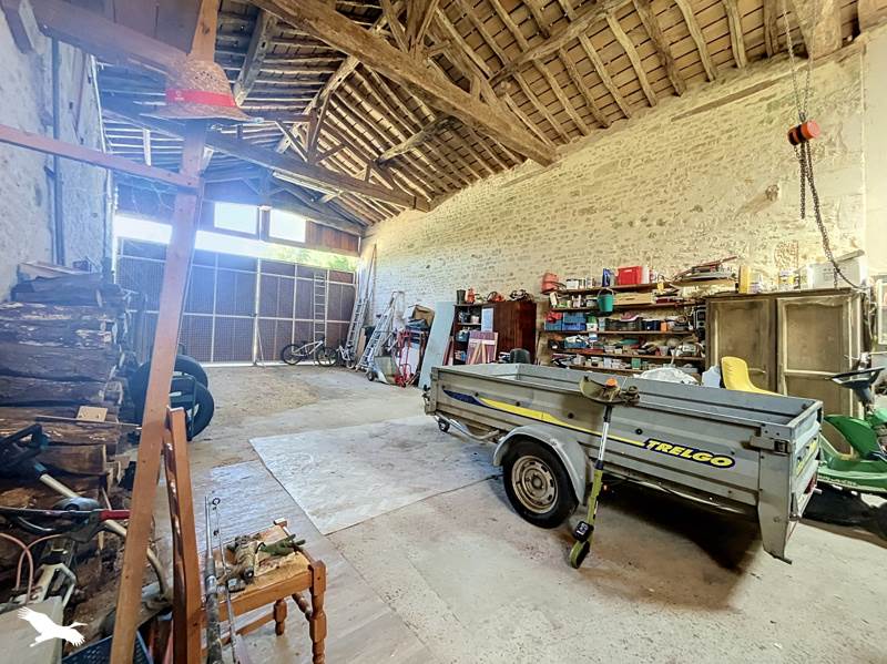 Vente Maison ST VALERIEN - 6 pièces -347 m² - (85570)