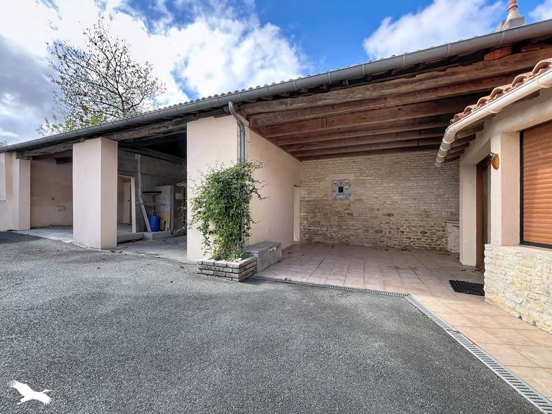 Vente Maison FONTENAY LE COMTE - 5 pièces -168 m² - (85200)