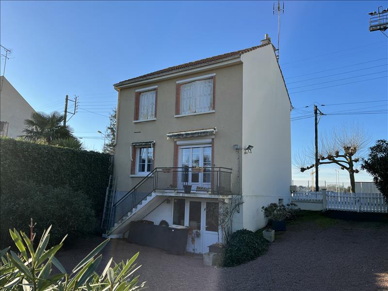 Vente Maison FONTENAY LE COMTE - 4 pièces -84 m² - (85200)