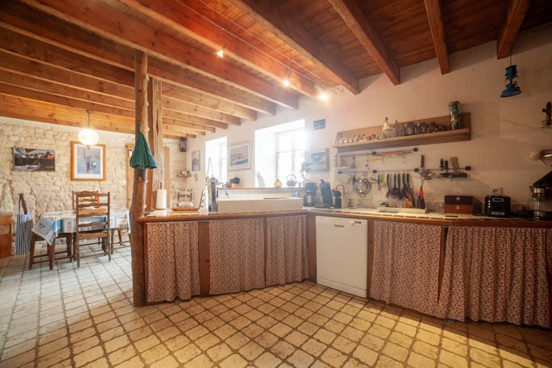 Vente Maison ST MARTIN DE FRAIGNEAU - 8 pièces -305 m² - (85200)