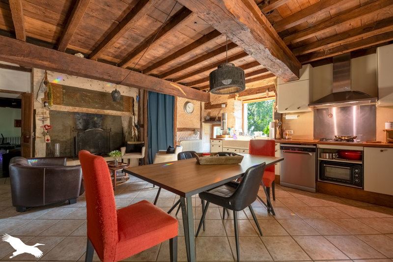 Vente Maison ST PIERRE DE CHIGNAC - 8 pièces -277 m² - (24330)