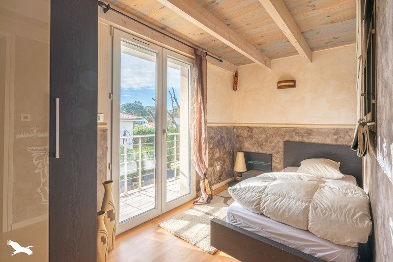 Vente Maison ST GEORGES DE DIDONNE - 5 pièces -180 m² - (17110)