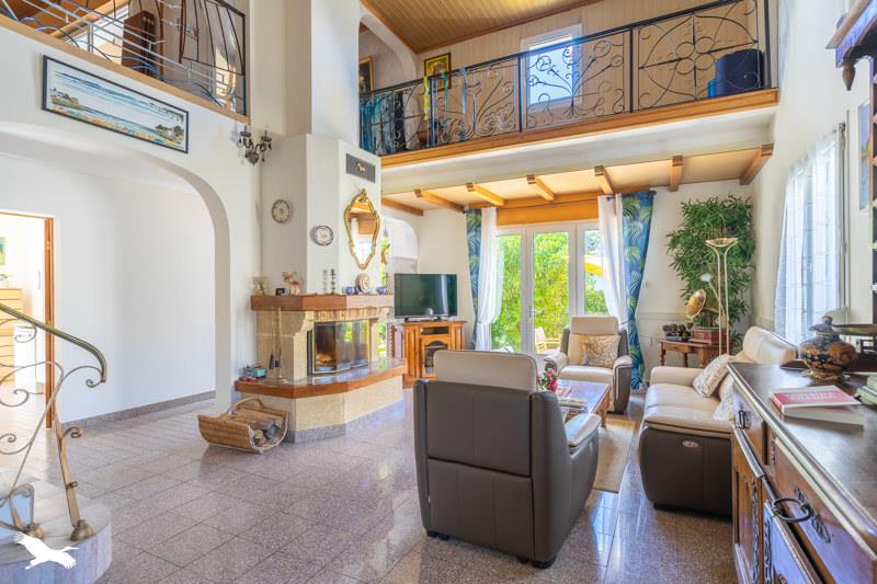 Vente Maison ST GEORGES DE DIDONNE - 5 pièces -188 m² - (17110)