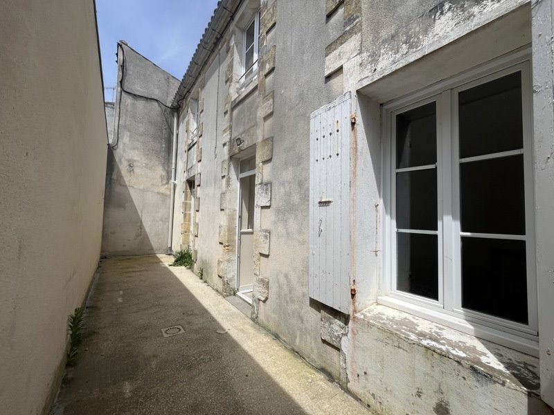 Vente Maison ST GEORGES DE DIDONNE - 7 pièces -191 m² - (17110)