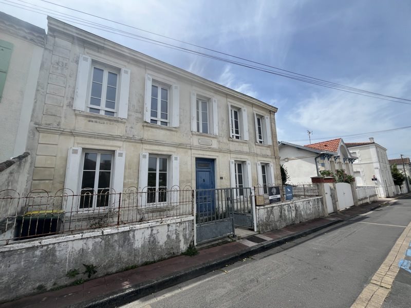 Vente Maison ST GEORGES DE DIDONNE - 7 pièces -191 m² - (17110)