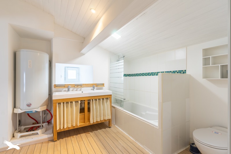 Vente Maison ST GEORGES DE DIDONNE - 6 pièces -160 m² - (17110)