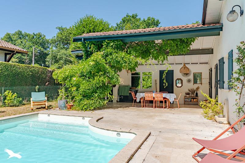 Vente Maison CADAUJAC - 5 pièces -180 m² - (33140)