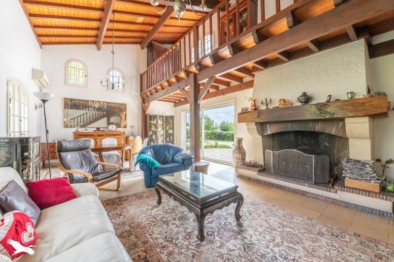 Vente Maison ARTIGUES PRES BORDEAUX - 7 pièces -210 m² - (33370)