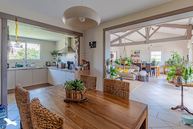 Vente Maison YVRAC - 6 pièces -163 m² - (33370)