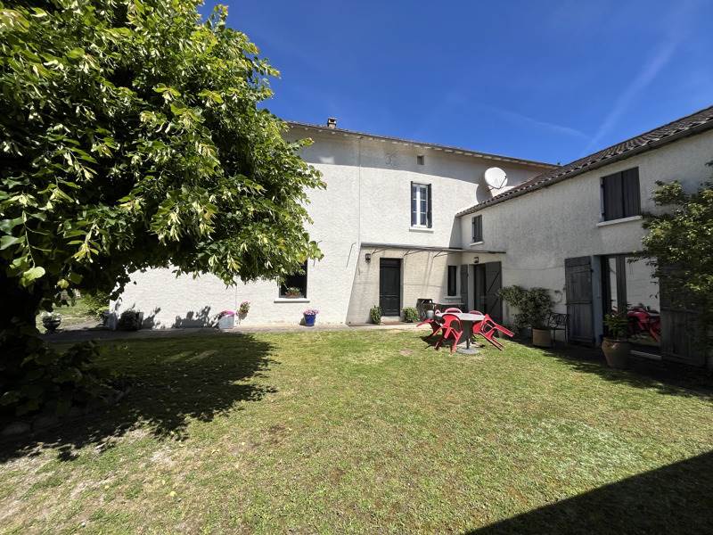 Vente Maison AGONAC - 8 pièces -322 m² - (24460)
