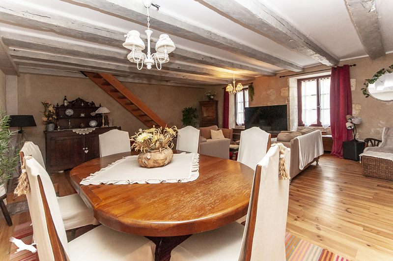Vente Maison VILLARS - 7 pièces -225 m² - (24530)