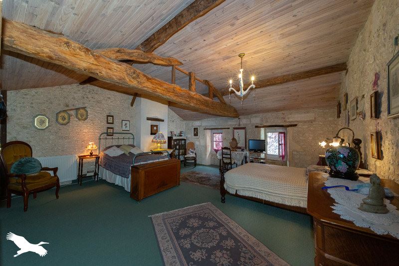 Vente Maison MESSAC - 7 pièces -298 m² - (17130)