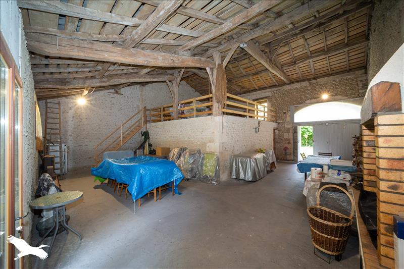 Vente Maison MESSAC - 7 pièces -298 m² - (17130)