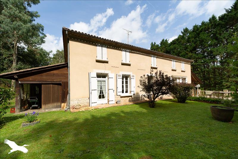 Vente Maison CHEPNIERS - 4 pièces -163 m² - (17210)