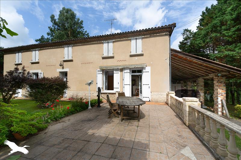 Vente Maison CHEPNIERS - 4 pièces -163 m² - (17210)