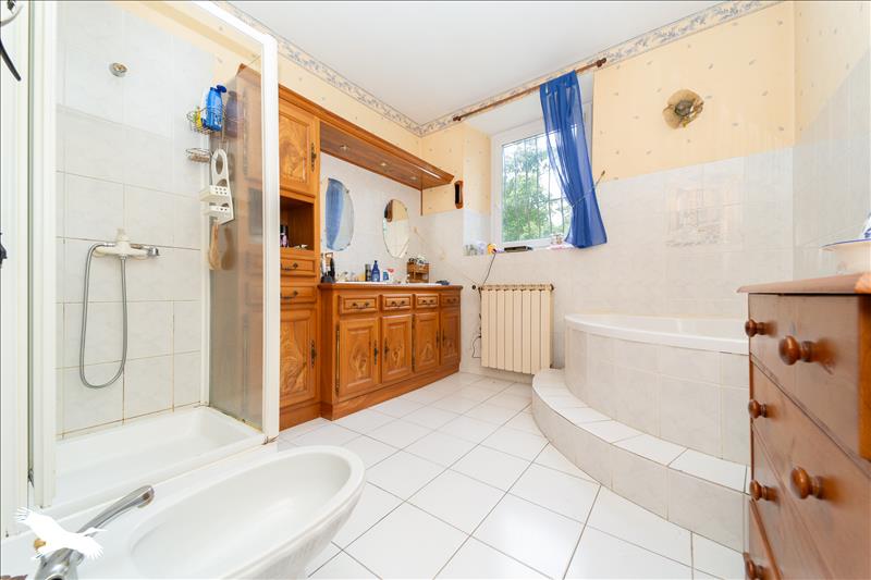 Vente Maison CHEPNIERS - 4 pièces -163 m² - (17210)