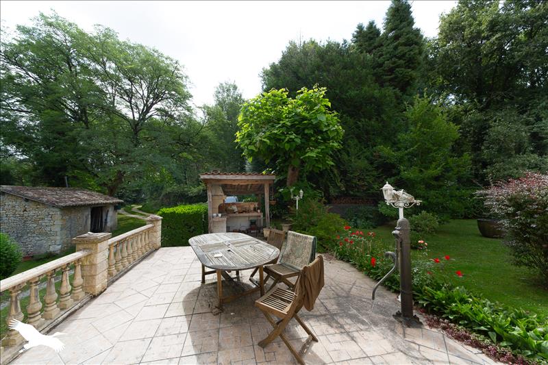 Vente Maison CHEPNIERS - 4 pièces -163 m² - (17210)