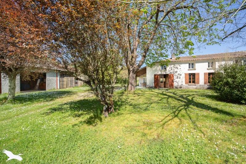 Vente Maison CHAMOUILLAC - 6 pièces -134 m² - (17130)