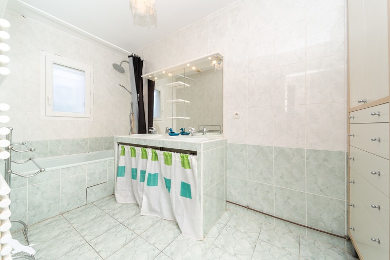 Vente Maison REIGNAC - 5 pièces -153 m² - (33860)