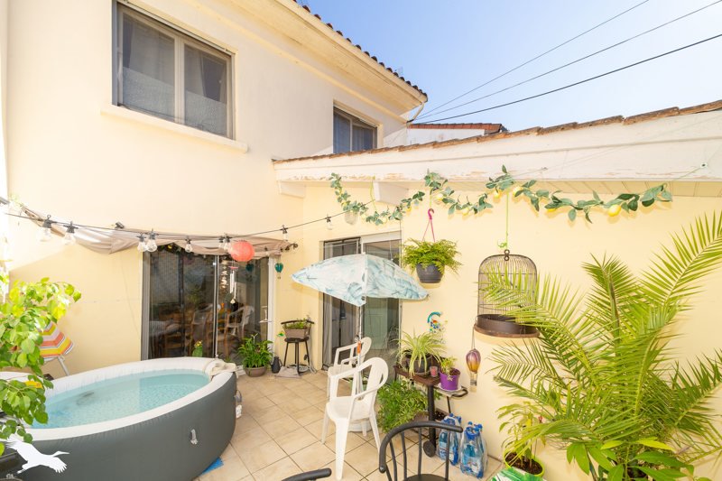 Vente Immeuble MONTENDRE - -  323 m² - (17130)