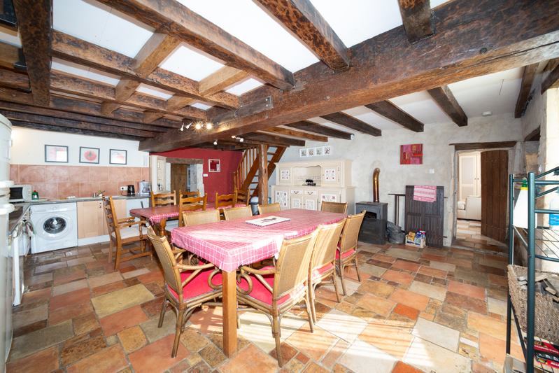 Vente Maison POMMIERS MOULONS - 10 pièces -357 m² - (17130)