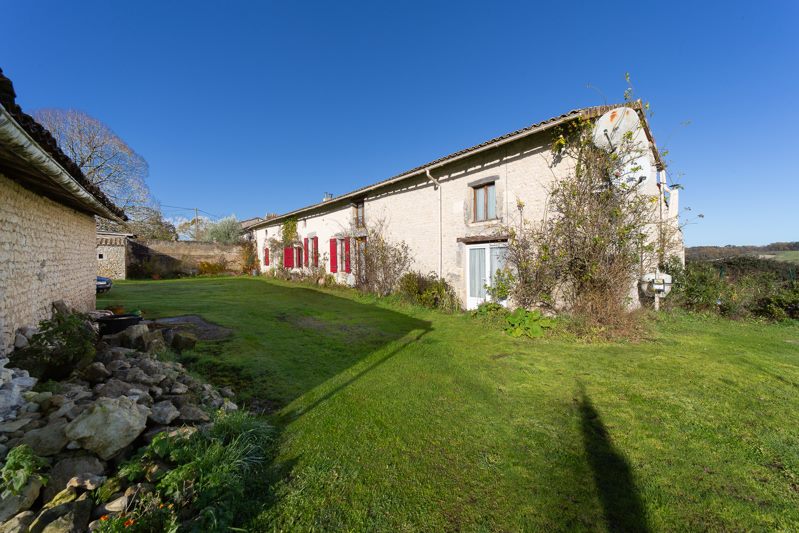 Vente Maison POMMIERS MOULONS - 10 pièces -357 m² - (17130)
