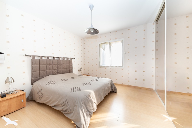 Vente Maison CHEPNIERS - 7 pièces -200 m² - (17210)