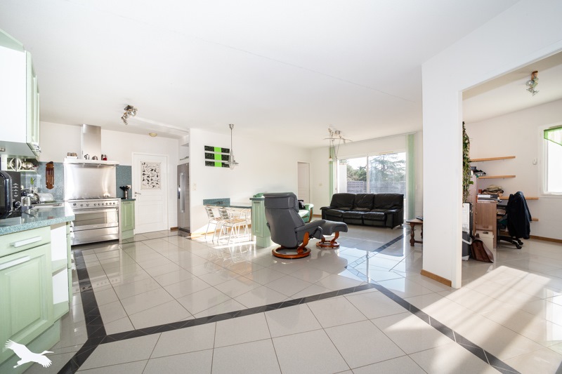 Vente Maison CHEPNIERS - 7 pièces -200 m² - (17210)