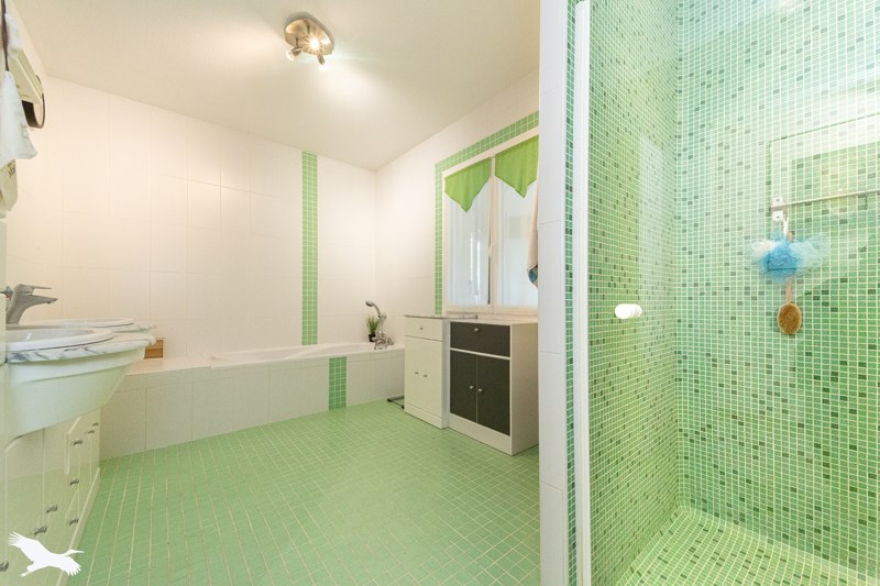 Vente Maison CHEPNIERS - 7 pièces -200 m² - (17210)