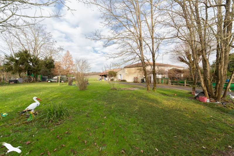 Vente Maison ROUFFIGNAC - 6 pièces -167 m² - (17130)