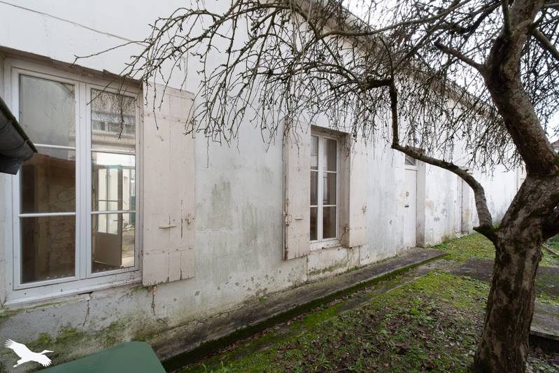 Vente Immeuble MONTENDRE - -  215 m² - (17130)