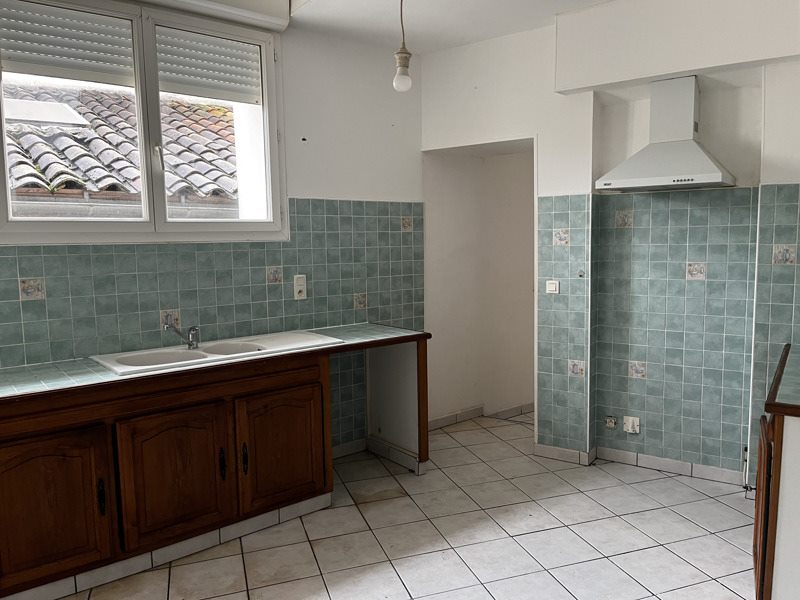 Vente Immeuble MONTENDRE - -  300 m² - (17130)
