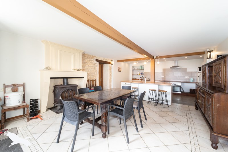 Vente Maison ROUFFIGNAC - 6 pièces -163 m² - (17130)