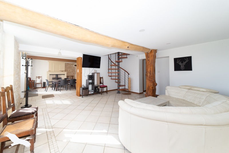 Vente Maison ROUFFIGNAC - 6 pièces -163 m² - (17130)