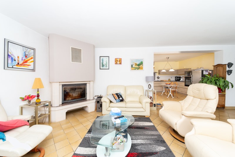 Vente Maison CHEPNIERS - 7 pièces -171 m² - (17210)