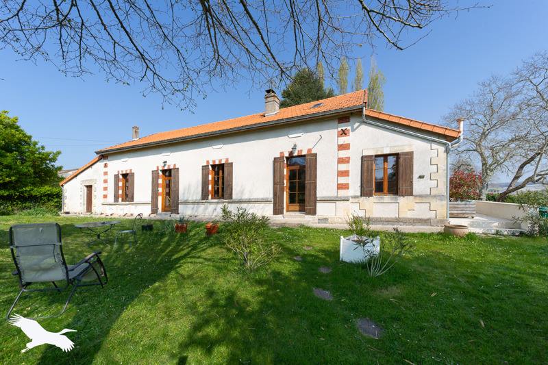 Vente Maison POMMIERS MOULONS - 7 pièces -207 m² - (17130)