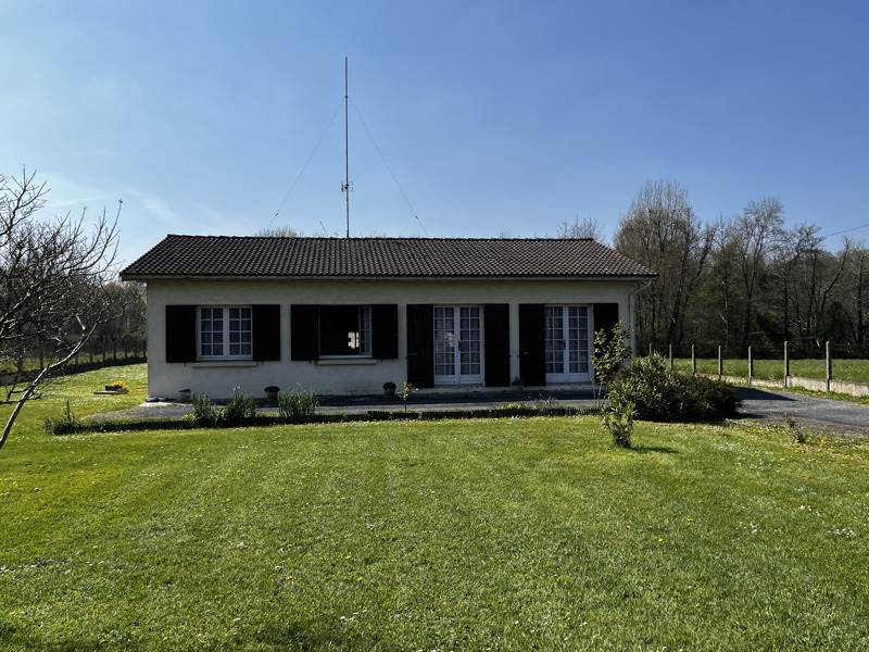 Vente Maison CHEPNIERS - 4 pièces -102 m² - (17210)