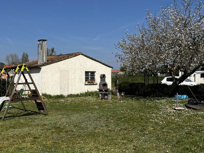 Vente Maison CHEPNIERS - 4 pièces -102 m² - (17210)