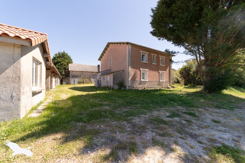 Vente Maison ROUFFIGNAC - 6 pièces -160 m² - (17130)
