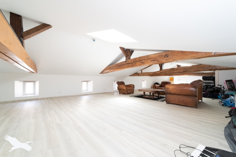 Vente Maison MONTENDRE - 8 pièces -388 m² - (17130)